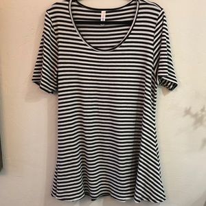 ribbed black and white LLR perfect T